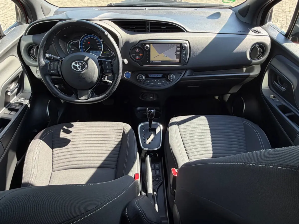 1.5 Hybrid automaat Dynamic Bi-Tone, Navi, KeyLess, Camera