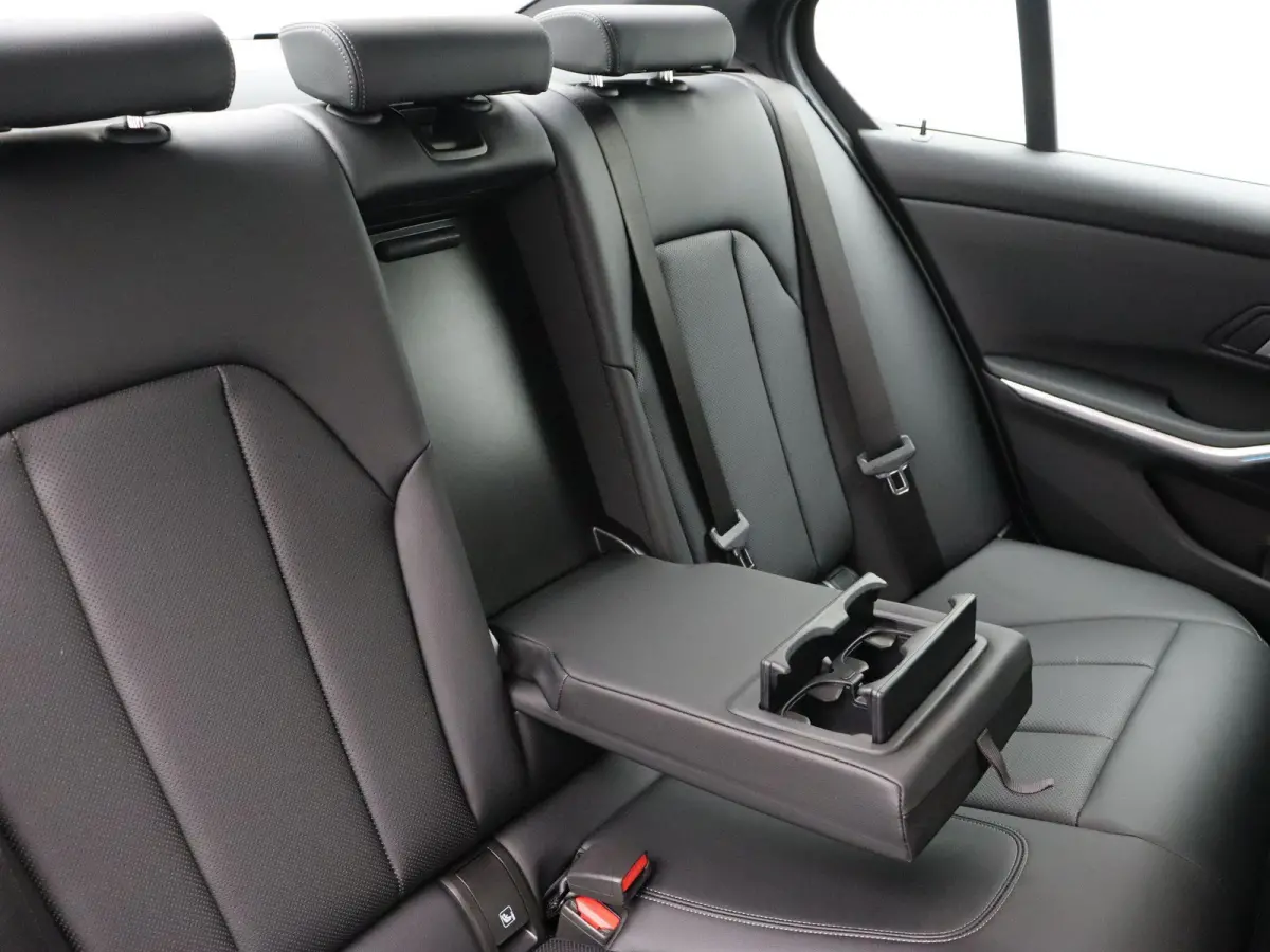 330e M Sportpakket | Achteruitrijcamera | Parking Assistant | 18''