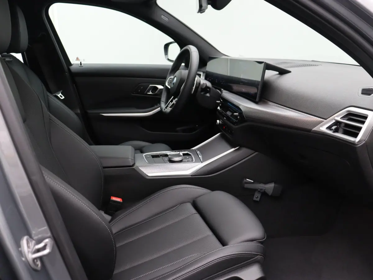 330e M Sportpakket | Achteruitrijcamera | Parking Assistant | 18''
