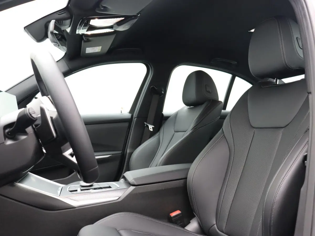 330e M Sportpakket | Achteruitrijcamera | Parking Assistant | 18''