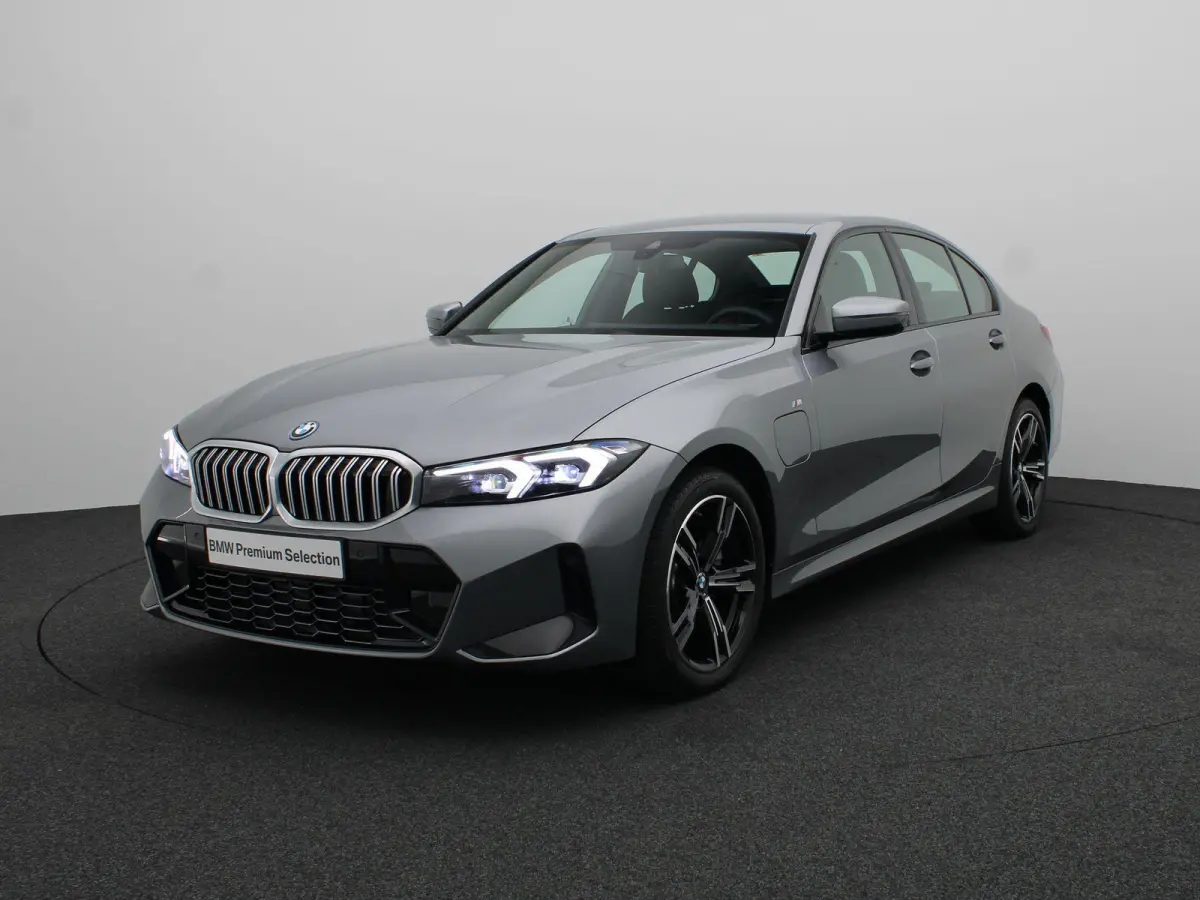 330e M Sportpakket | Achteruitrijcamera | Parking Assistant | 18''