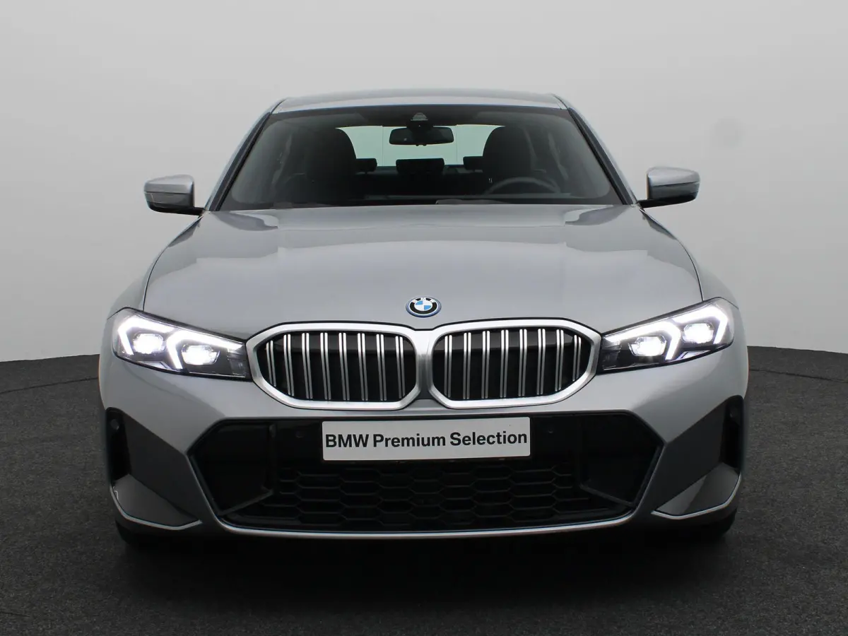 330e M Sportpakket | Achteruitrijcamera | Parking Assistant | 18''