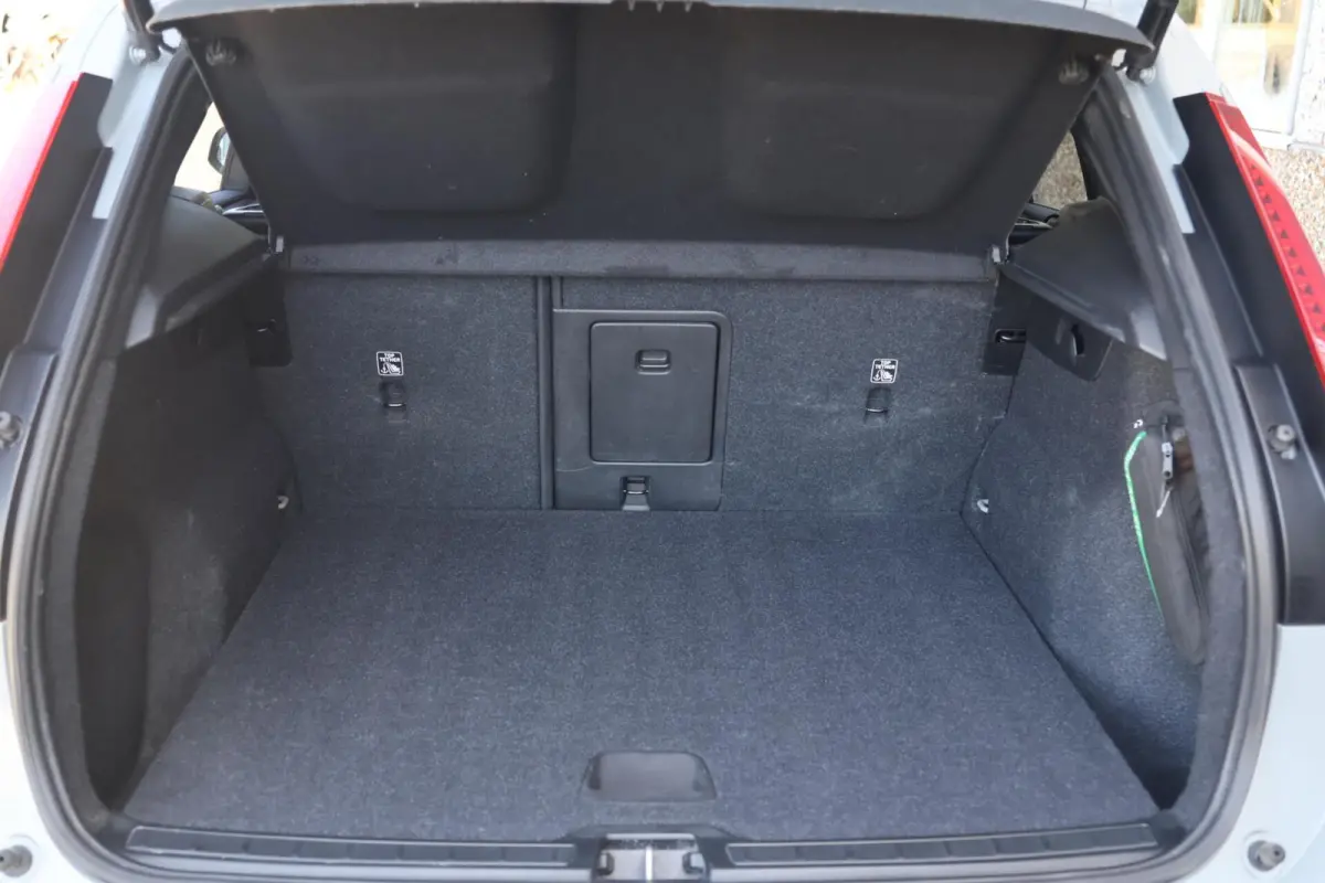 T5 Ultimate Dark | Stoelverwarming | Parkeercamera | Panoramadak | Pilot Assist | BLIS | H/K | 20 Inch | Keyless