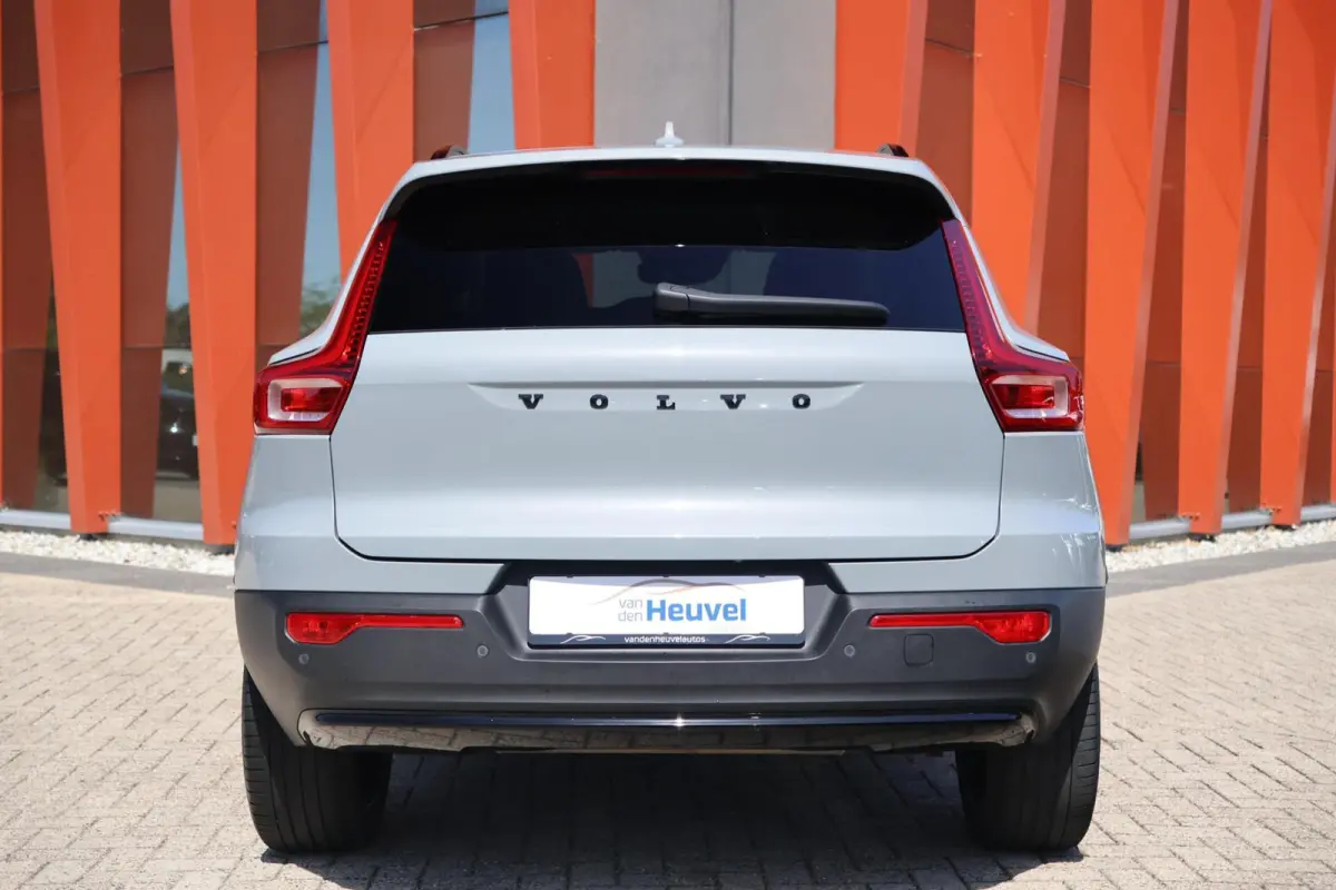 T5 Ultimate Dark | Stoelverwarming | Parkeercamera | Panoramadak | Pilot Assist | BLIS | H/K | 20 Inch | Keyless