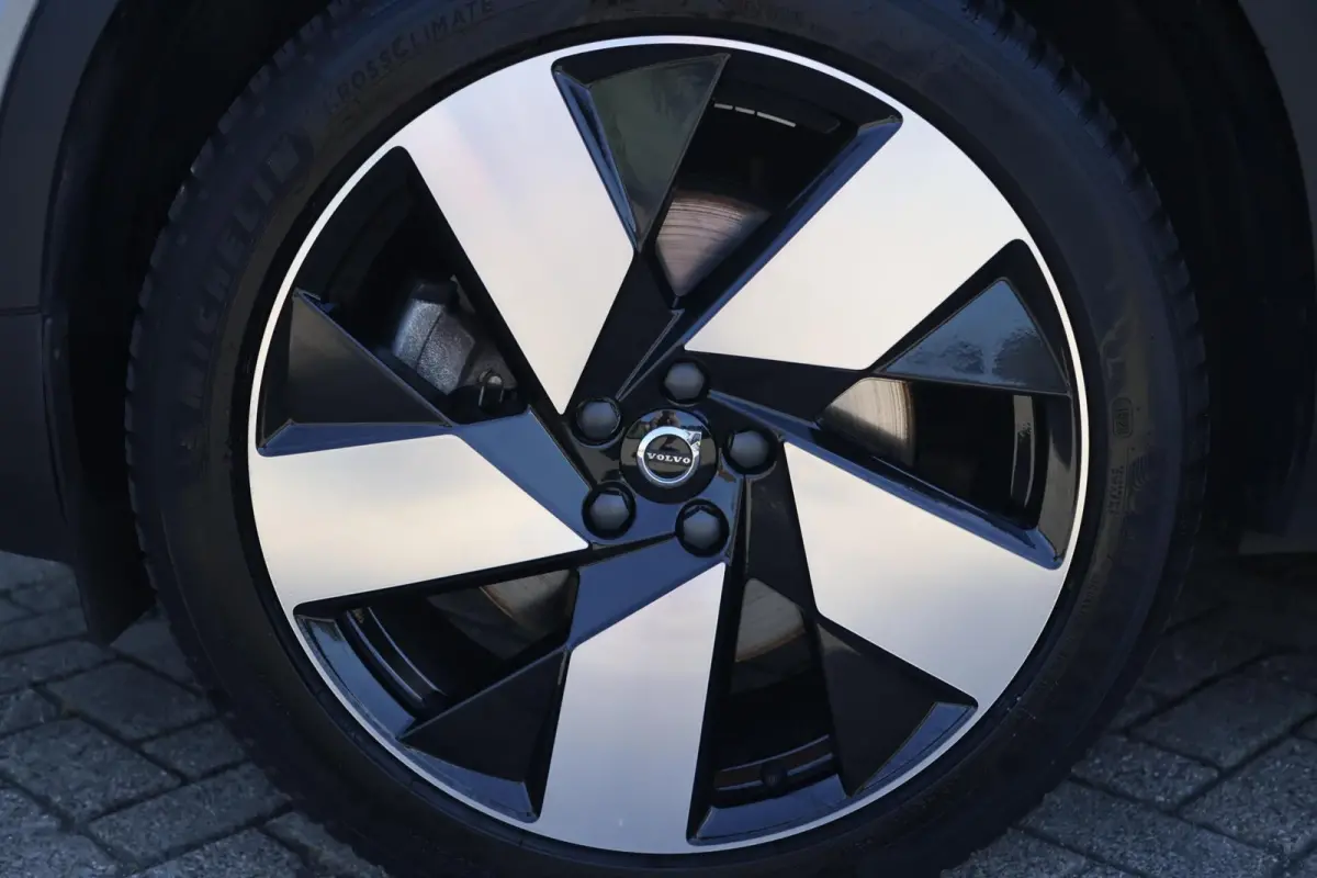 T5 Ultimate Dark | Stoelverwarming | Parkeercamera | Panoramadak | Pilot Assist | BLIS | H/K | 20 Inch | Keyless