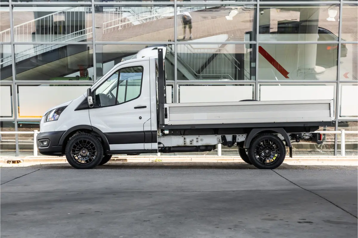 310 2.0 TDCI L2H1 | Open laadbak | 3-Zitter | Cruise control | Airco | MF Stuur | Nieuwe APK | Dealer onderhouden | Euro 6