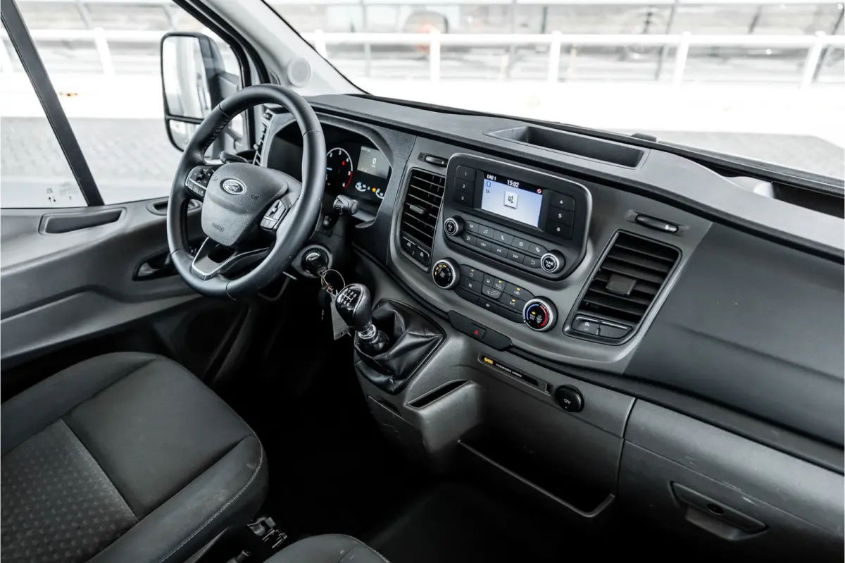 310 2.0 TDCI L2H1 | Open laadbak | 3-Zitter | Cruise control | Airco | MF Stuur | Nieuwe APK | Dealer onderhouden | Euro 6