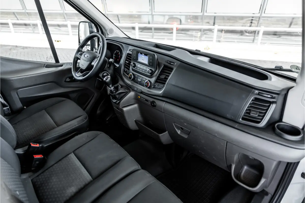 310 2.0 TDCI L2H1 | Open laadbak | 3-Zitter | Cruise control | Airco | MF Stuur | Nieuwe APK | Dealer onderhouden | Euro 6