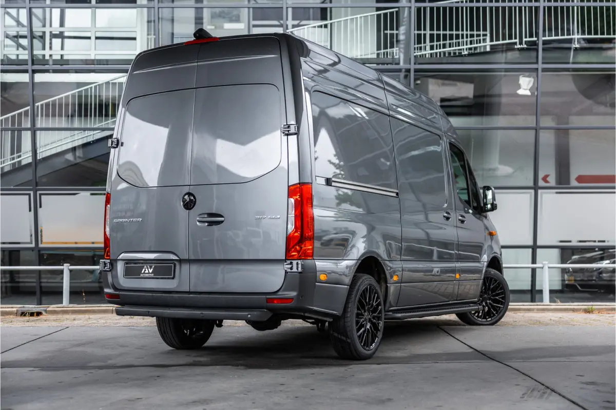 317 1.9 CDI L2H2 | AMG | LED | CarPlay | Camera | Navigatie | Stoelverwarming | Cruise control | Dealer onderhouden | Lederen bekleding | Nieuwe APK | L2H2