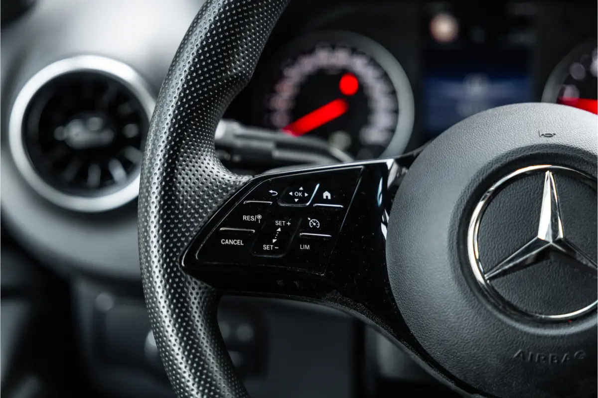 317 1.9 CDI L2H2 | AMG | LED | CarPlay | Camera | Navigatie | Stoelverwarming | Cruise control | Dealer onderhouden | Lederen bekleding | Nieuwe APK | L2H2