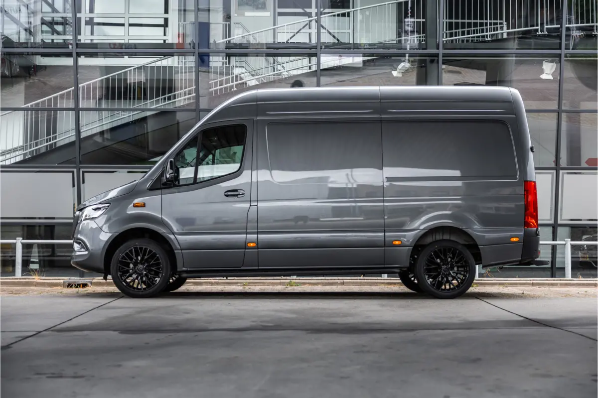 317 1.9 CDI L2H2 | AMG | LED | CarPlay | Camera | Navigatie | Stoelverwarming | Cruise control | Dealer onderhouden | Lederen bekleding | Nieuwe APK | L2H2