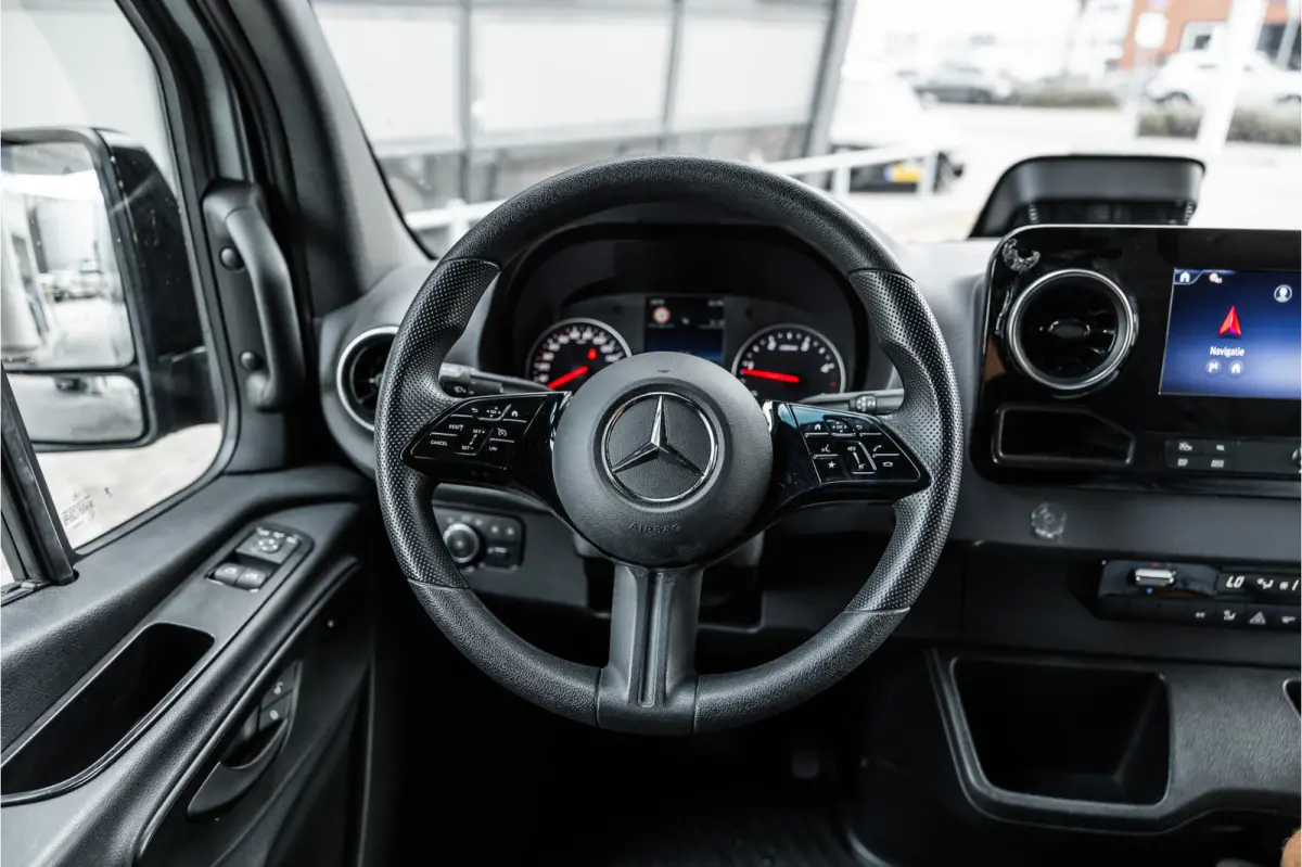 317 1.9 CDI L2H2 | AMG | LED | CarPlay | Camera | Navigatie | Stoelverwarming | Cruise control | Dealer onderhouden | Lederen bekleding | Nieuwe APK | L2H2