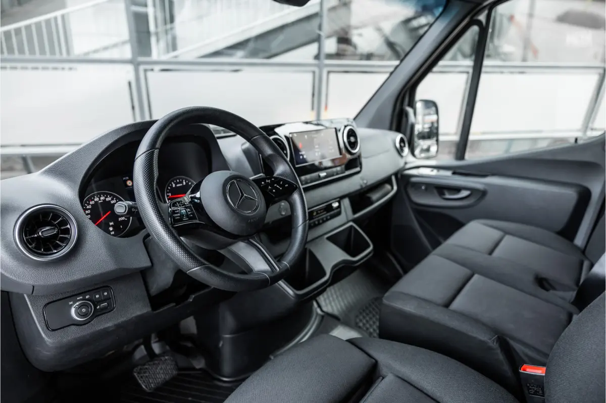 317 1.9 CDI L2H2 | AMG | LED | CarPlay | Camera | Navigatie | Stoelverwarming | Cruise control | Dealer onderhouden | Lederen bekleding | Nieuwe APK | L2H2
