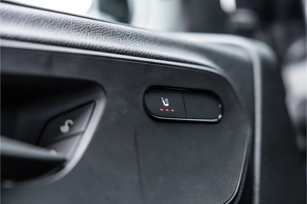 317 1.9 CDI L2H2 | AMG | LED | CarPlay | Camera | Navigatie | Stoelverwarming | Cruise control | Dealer onderhouden | Lederen bekleding | Nieuwe APK | L2H2