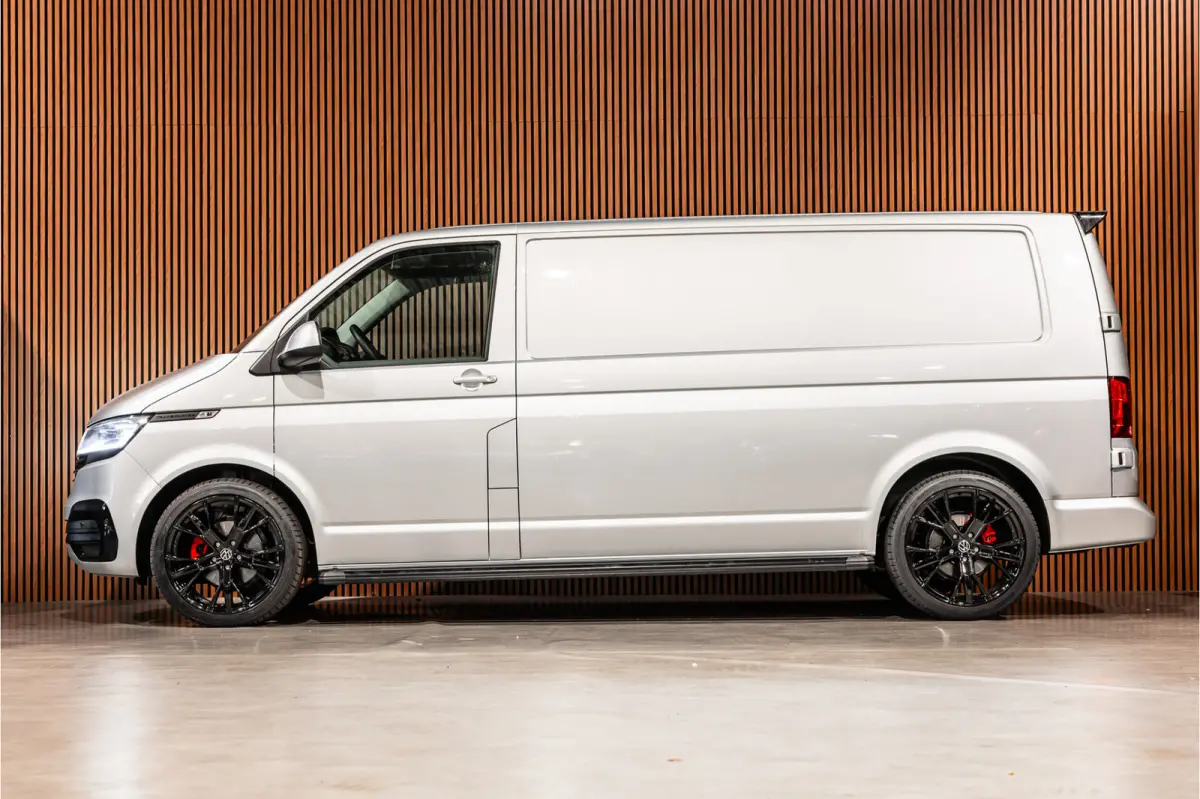 T6.1 2.0 TDI DSG L2H1 | AV Edition | Bi-Xenon | CarPlay | Camera | Cruise control | Trekhaak | MF Stuur | BPM Vrij
