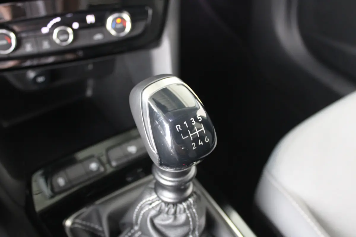 1.2 Level 3 elegance | Camera | Groot navi | Keyless |  Dodehoek detectie |