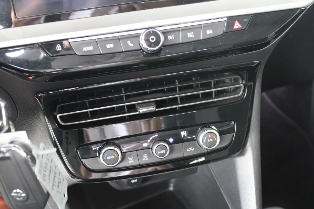 1.2 Level 3 elegance | Camera | Groot navi | Keyless |  Dodehoek detectie |
