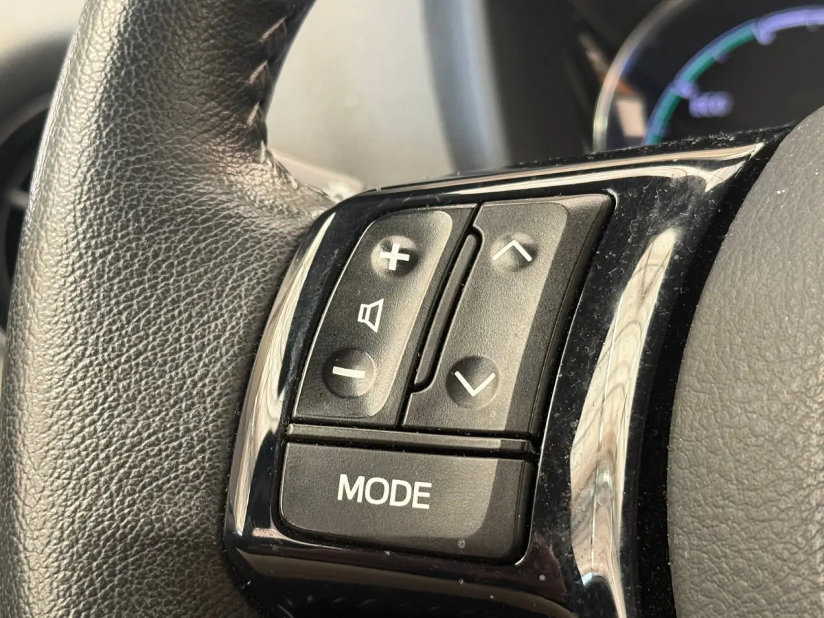1.5 Hybrid Executive Automaat! | Camera | All Season Banden! | Navigatie  | Bluetooth | 16 LMV | Airco | Rijstrook sensor | | Achteruitrijcamera | Bots herkenning en activatie | Buitenspiege