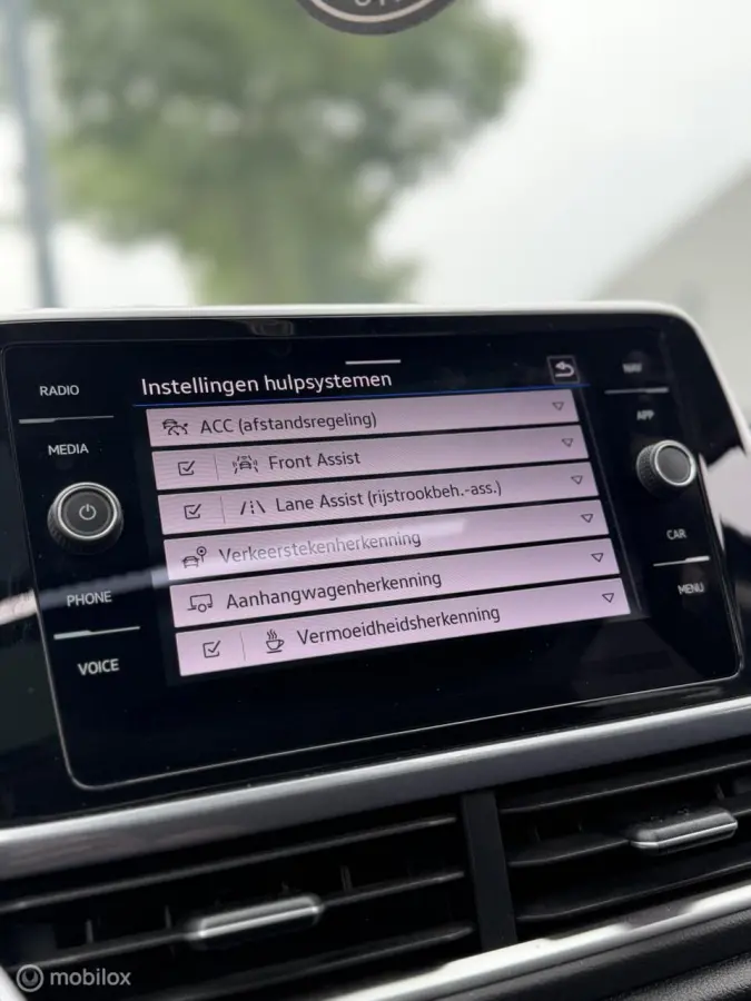1.5 TSI DSG PANO IQ LANE KEYLESS TREKHAAK