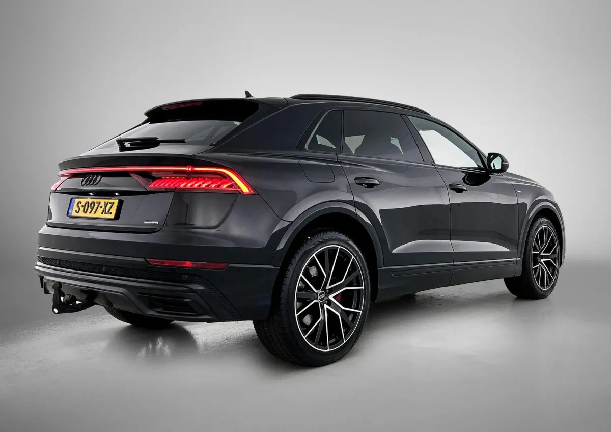 60 TFSI e quattro Pro Line S Competition 462 PK | S-line | Panoramadak | Adaptive cruise control l Camera l Head-up display l Dodehoek detectie l Bang & Olufsen l Luchtvering l Trekhaak l Op