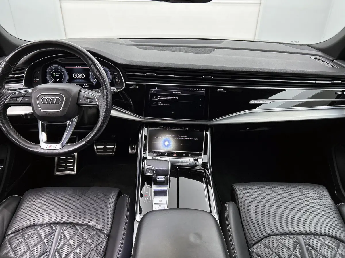 60 TFSI e quattro Pro Line S Competition 462 PK | S-line | Panoramadak | Adaptive cruise control l Camera l Head-up display l Dodehoek detectie l Bang & Olufsen l Luchtvering l Trekhaak l Op