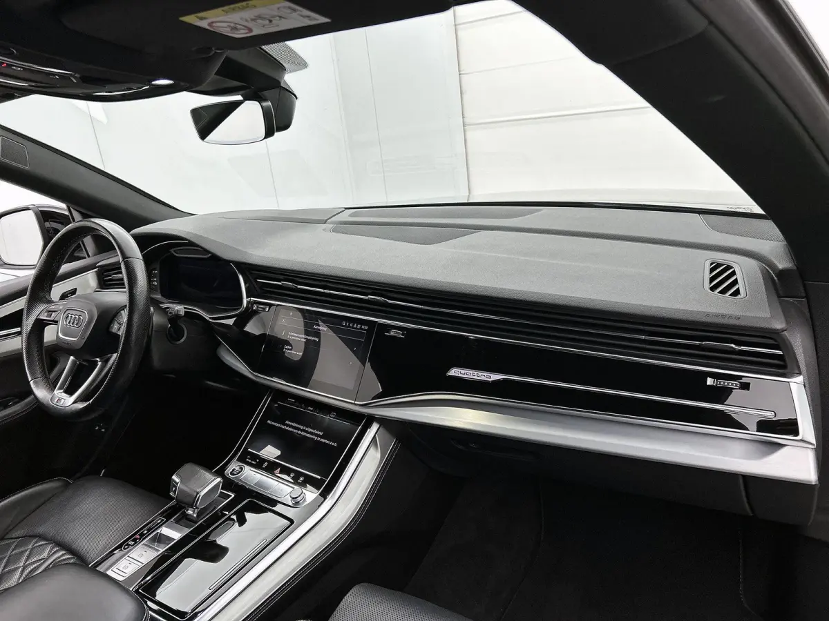 60 TFSI e quattro Pro Line S Competition 462 PK | S-line | Panoramadak | Adaptive cruise control l Camera l Head-up display l Dodehoek detectie l Bang & Olufsen l Luchtvering l Trekhaak l Op