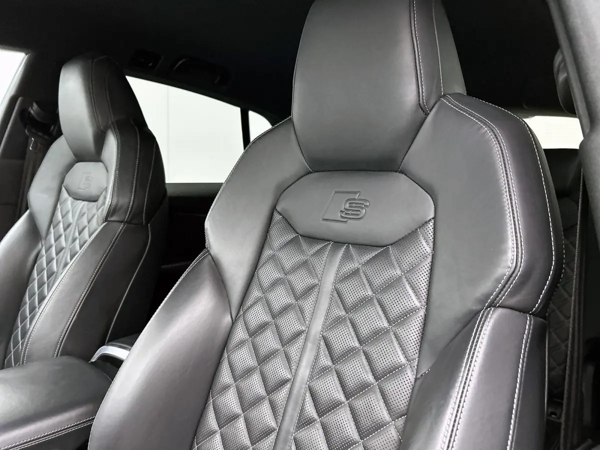 60 TFSI e quattro Pro Line S Competition 462 PK | S-line | Panoramadak | Adaptive cruise control l Camera l Head-up display l Dodehoek detectie l Bang & Olufsen l Luchtvering l Trekhaak l Op