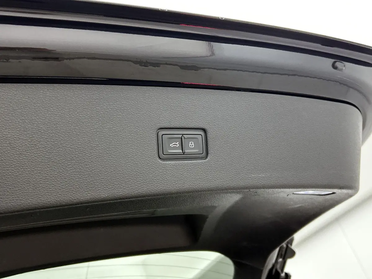 60 TFSI e quattro Pro Line S Competition 462 PK | S-line | Panoramadak | Adaptive cruise control l Camera l Head-up display l Dodehoek detectie l Bang & Olufsen l Luchtvering l Trekhaak l Op