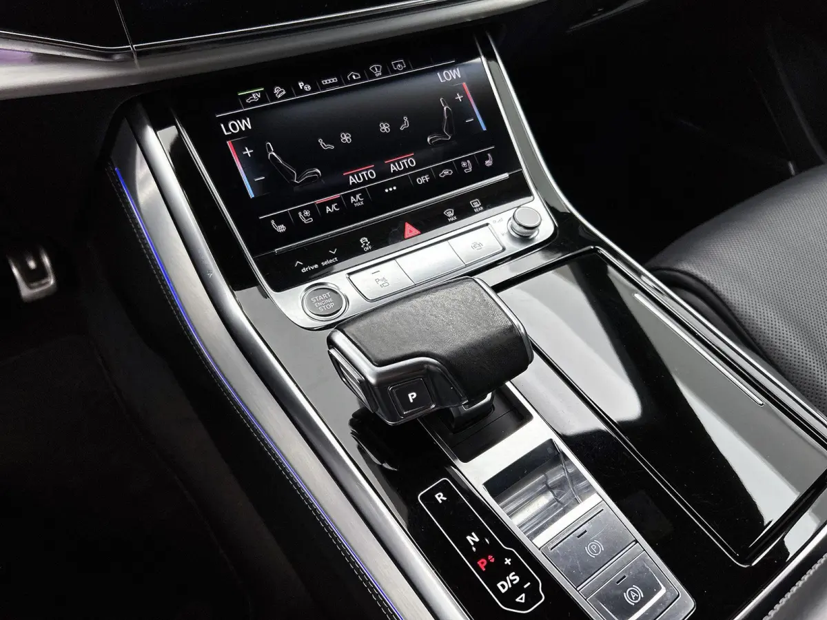60 TFSI e quattro Pro Line S Competition 462 PK | S-line | Panoramadak | Adaptive cruise control l Camera l Head-up display l Dodehoek detectie l Bang & Olufsen l Luchtvering l Trekhaak l Op