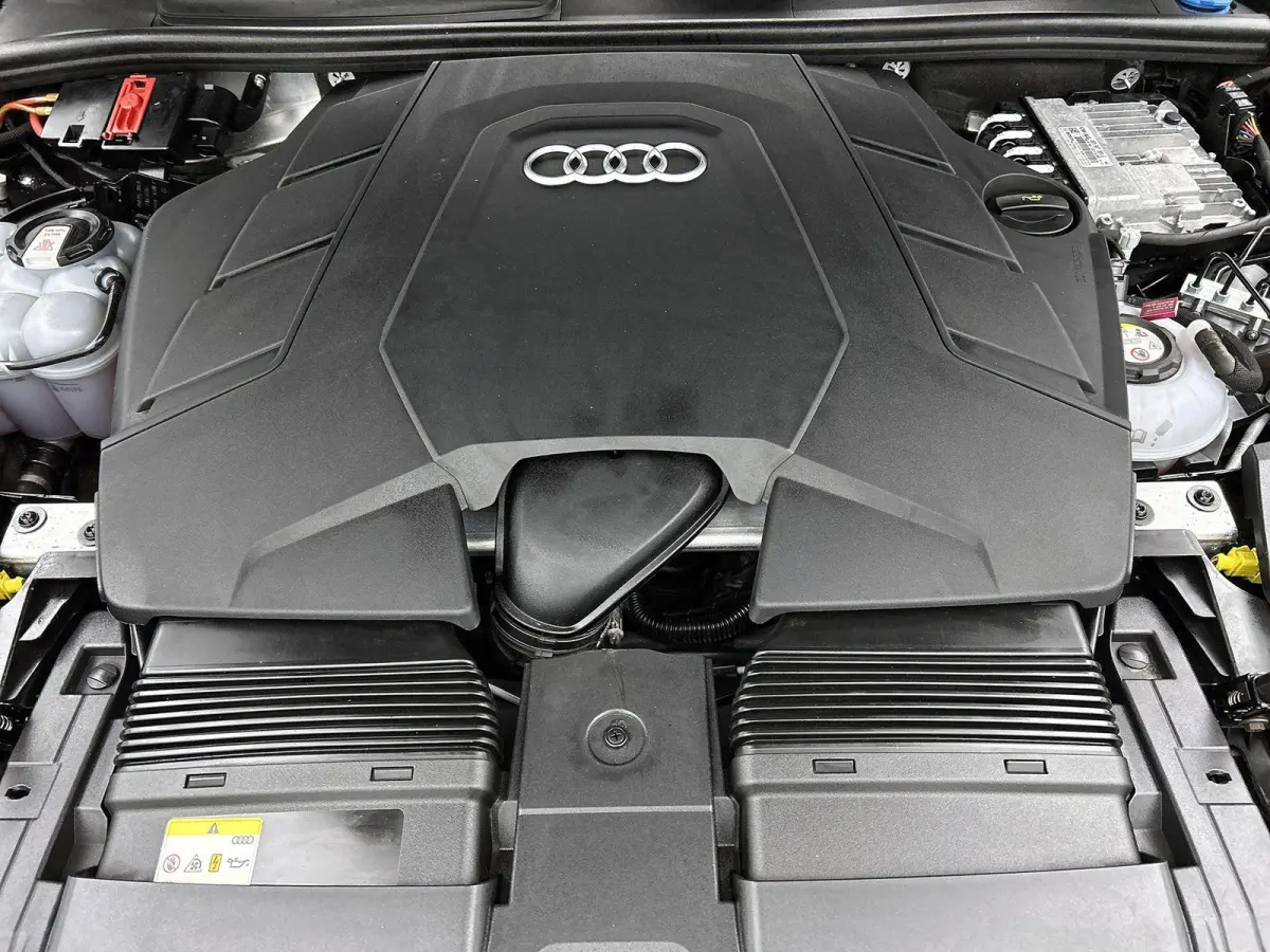 60 TFSI e quattro Pro Line S Competition 462 PK | S-line | Panoramadak | Adaptive cruise control l Camera l Head-up display l Dodehoek detectie l Bang & Olufsen l Luchtvering l Trekhaak l Op