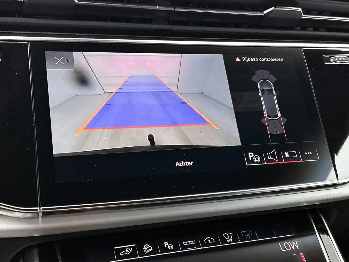 60 TFSI e quattro Pro Line S Competition 462 PK | S-line | Panoramadak | Adaptive cruise control l Camera l Head-up display l Dodehoek detectie l Bang & Olufsen l Luchtvering l Trekhaak l Op