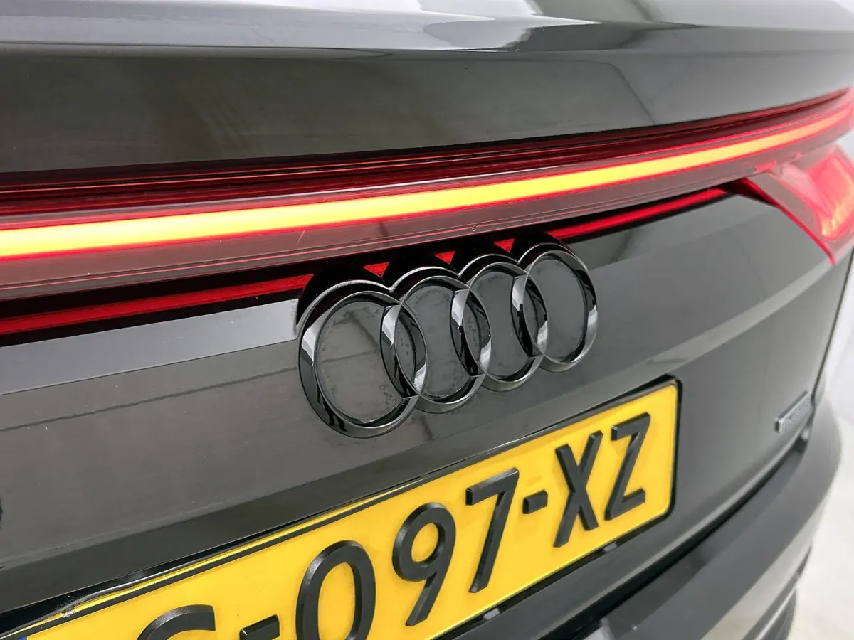 60 TFSI e quattro Pro Line S Competition 462 PK | S-line | Panoramadak | Adaptive cruise control l Camera l Head-up display l Dodehoek detectie l Bang & Olufsen l Luchtvering l Trekhaak l Op