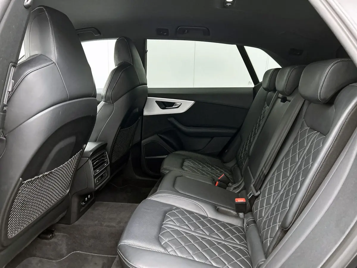 60 TFSI e quattro Pro Line S Competition 462 PK | S-line | Panoramadak | Adaptive cruise control l Camera l Head-up display l Dodehoek detectie l Bang & Olufsen l Luchtvering l Trekhaak l Op