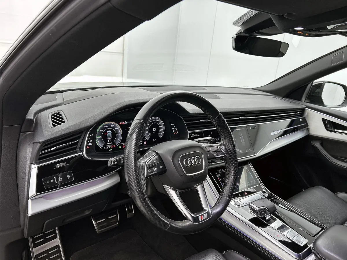 60 TFSI e quattro Pro Line S Competition 462 PK | S-line | Panoramadak | Adaptive cruise control l Camera l Head-up display l Dodehoek detectie l Bang & Olufsen l Luchtvering l Trekhaak l Op