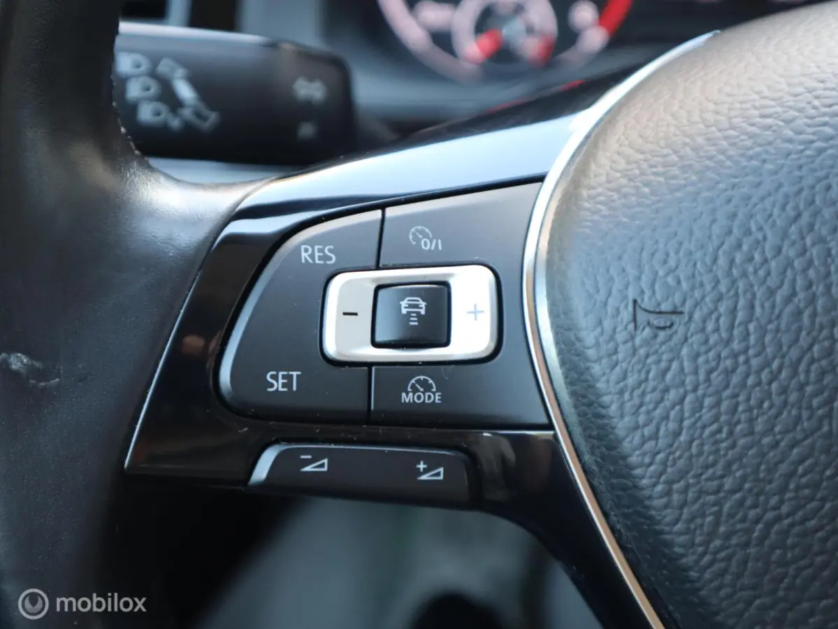 1.0 TSI Highline Beats CarPlay PDC Clima ACC