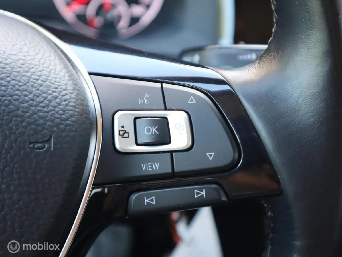 1.0 TSI Highline Beats CarPlay PDC Clima ACC