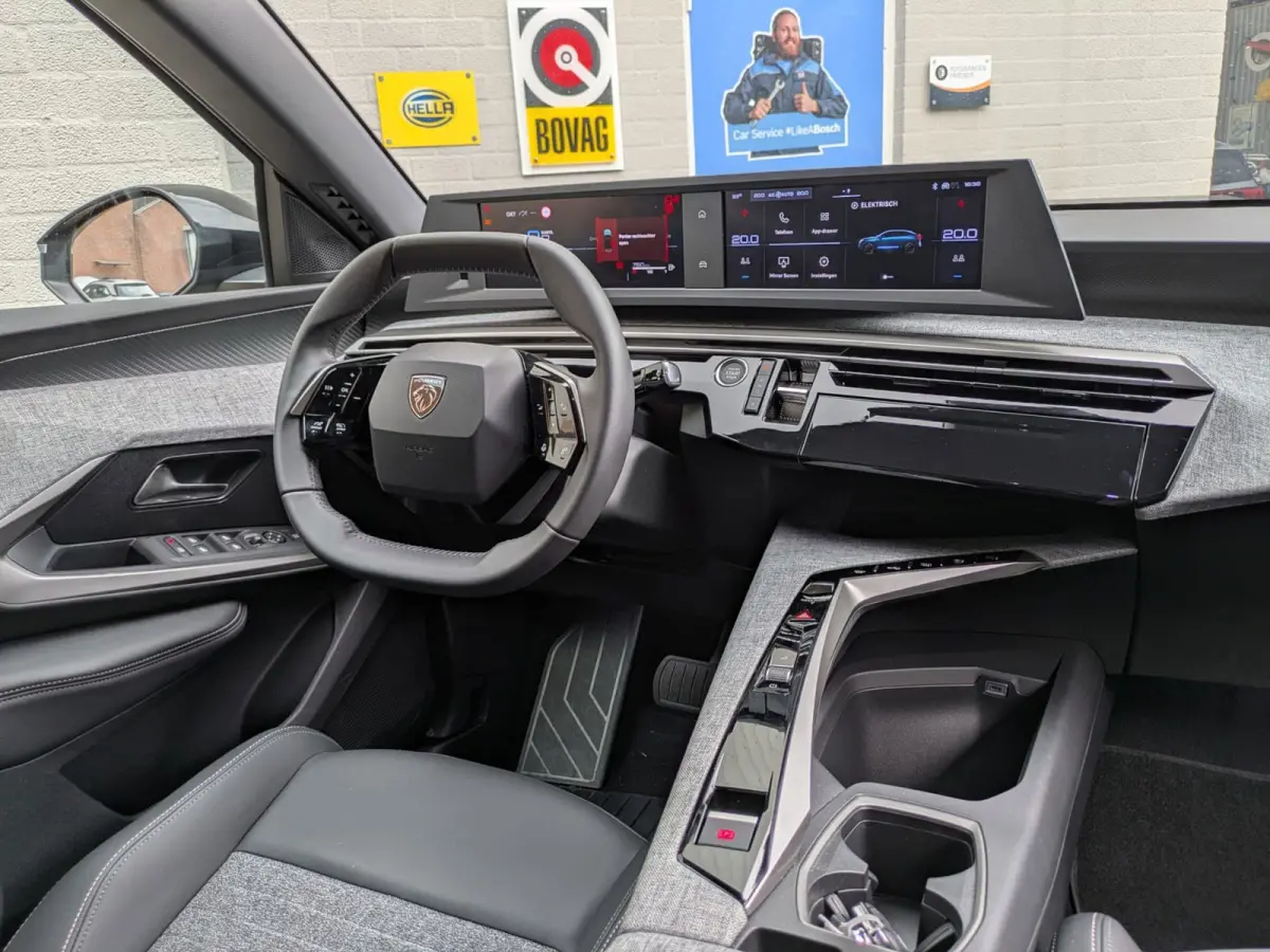 1.6 plug-in Hybrid 195 Allure|Navi|Camera|Lane-Assist|Keyless-Entry/Go|Apple-Carplay/Android-Auto|6.900km