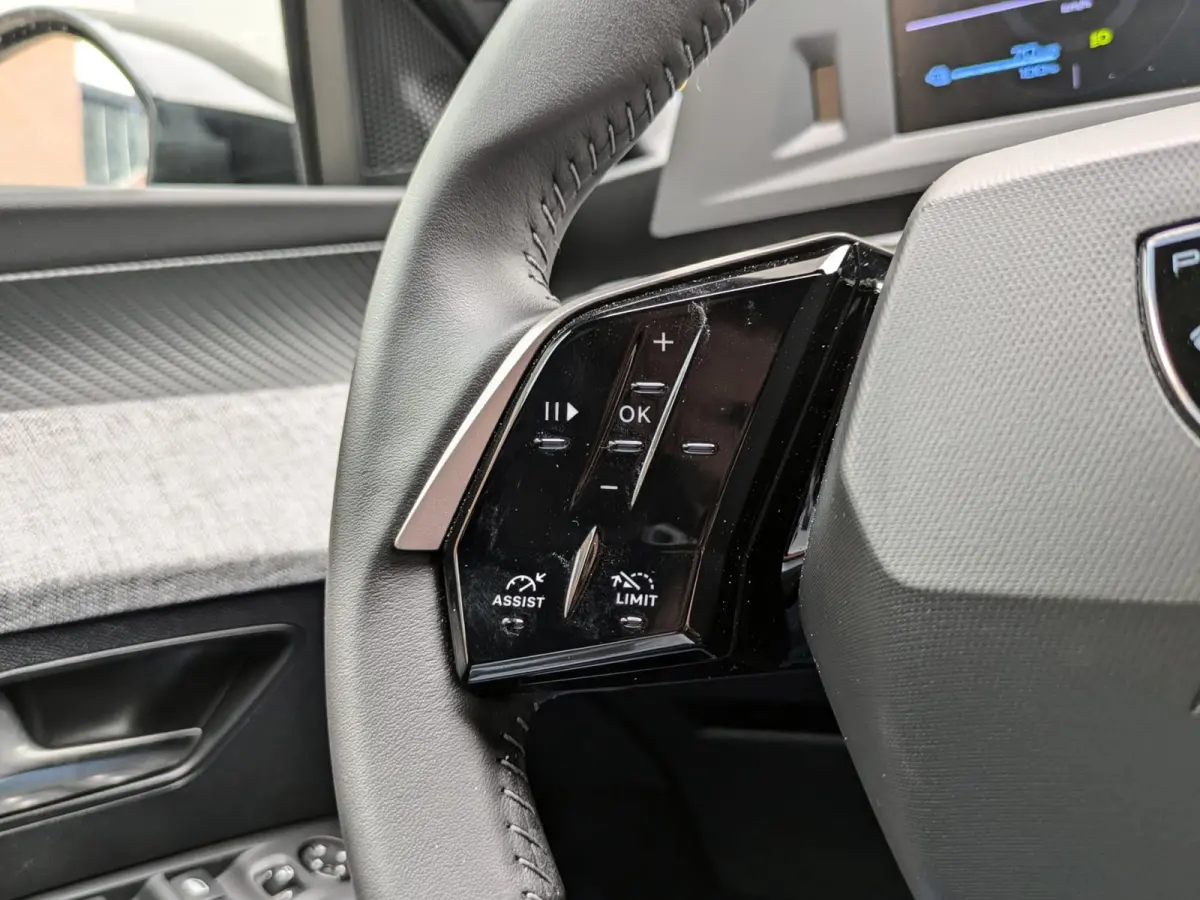 1.6 plug-in Hybrid 195 Allure|Navi|Camera|Lane-Assist|Keyless-Entry/Go|Apple-Carplay/Android-Auto|6.900km