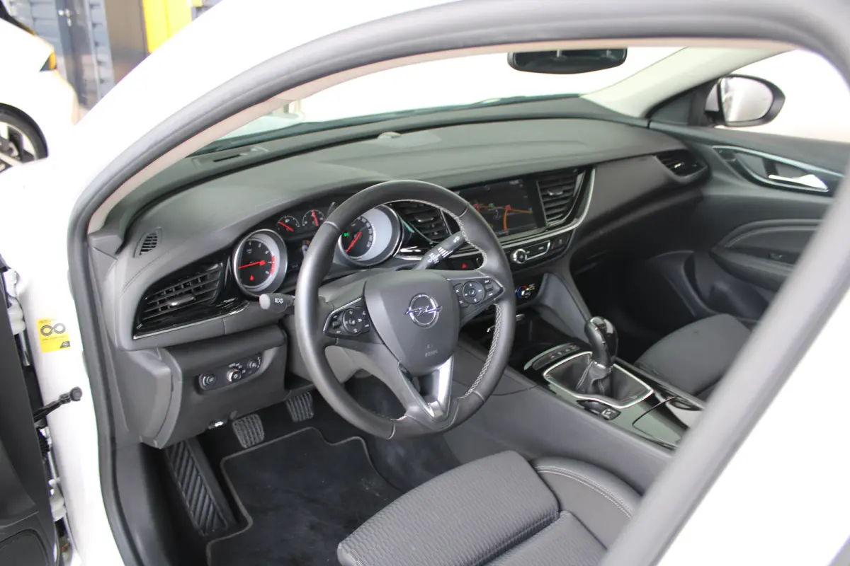 1.5 Turbo Business Executive | Schuif /kantel dak | Stoel - stuurwielverwarming | Navigatie |