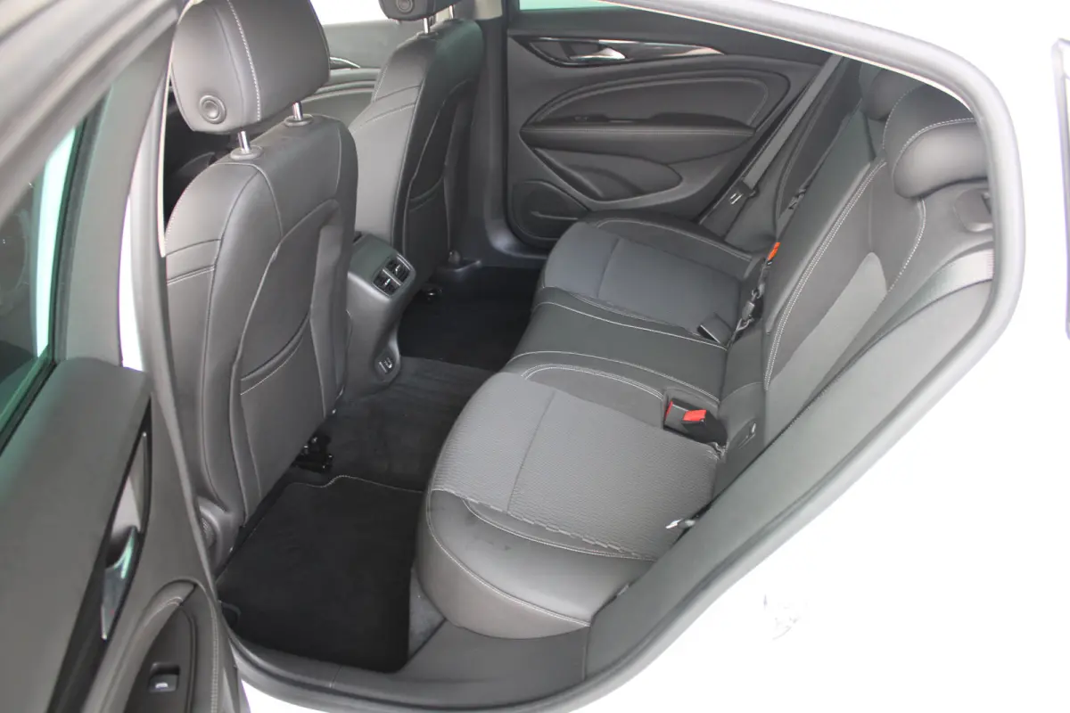 1.5 Turbo Business Executive | Schuif /kantel dak | Stoel - stuurwielverwarming | Navigatie |