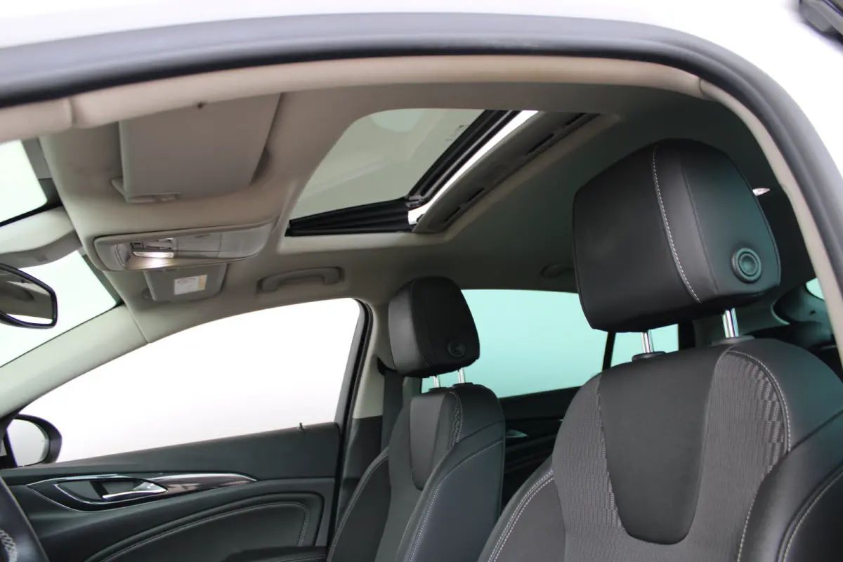 1.5 Turbo Business Executive | Schuif /kantel dak | Stoel - stuurwielverwarming | Navigatie |