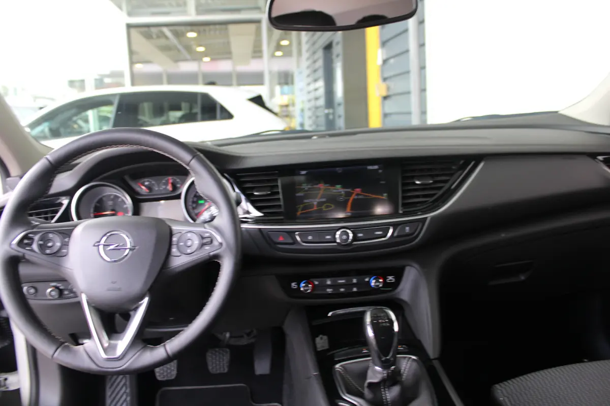 1.5 Turbo Business Executive | Schuif /kantel dak | Stoel - stuurwielverwarming | Navigatie |