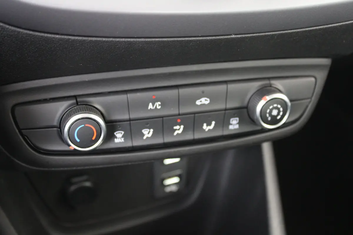 1.2 Edition | Navigatie | Cruise control | LED koplampen | Apple Carplay/ Android Auto |
