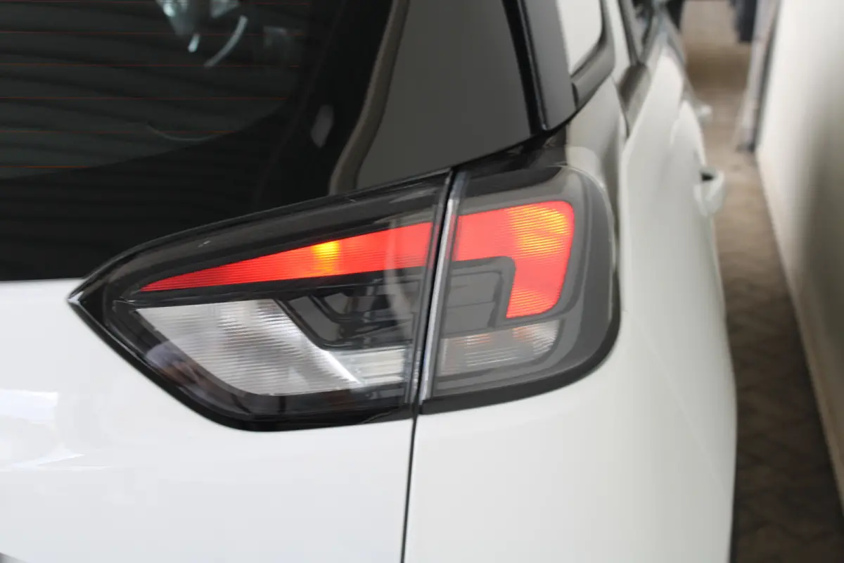 1.2 Edition | Navigatie | Cruise control | LED koplampen | Apple Carplay/ Android Auto |