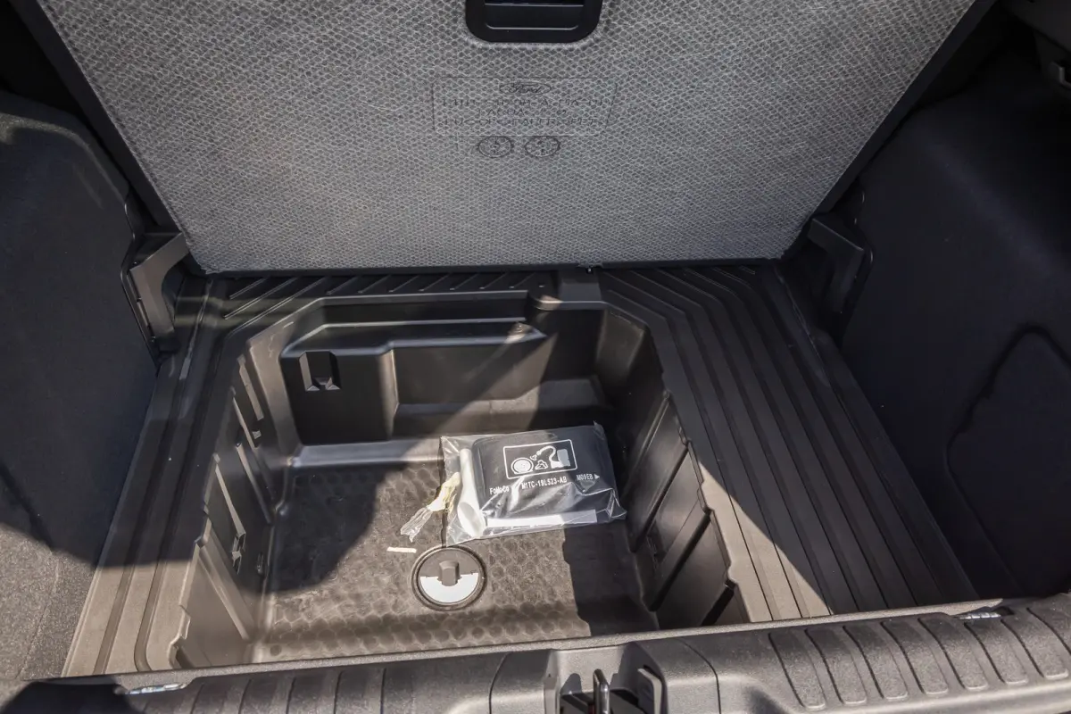 1.0 EcoBoost ST-Line | Black-pack | Comfort Pack | Matrix LED | Elek. Achterklep | Matrix LED | Stoel- Stuurverwarming | Apple carplay | 360° Camera | Keyless Entry & Start |