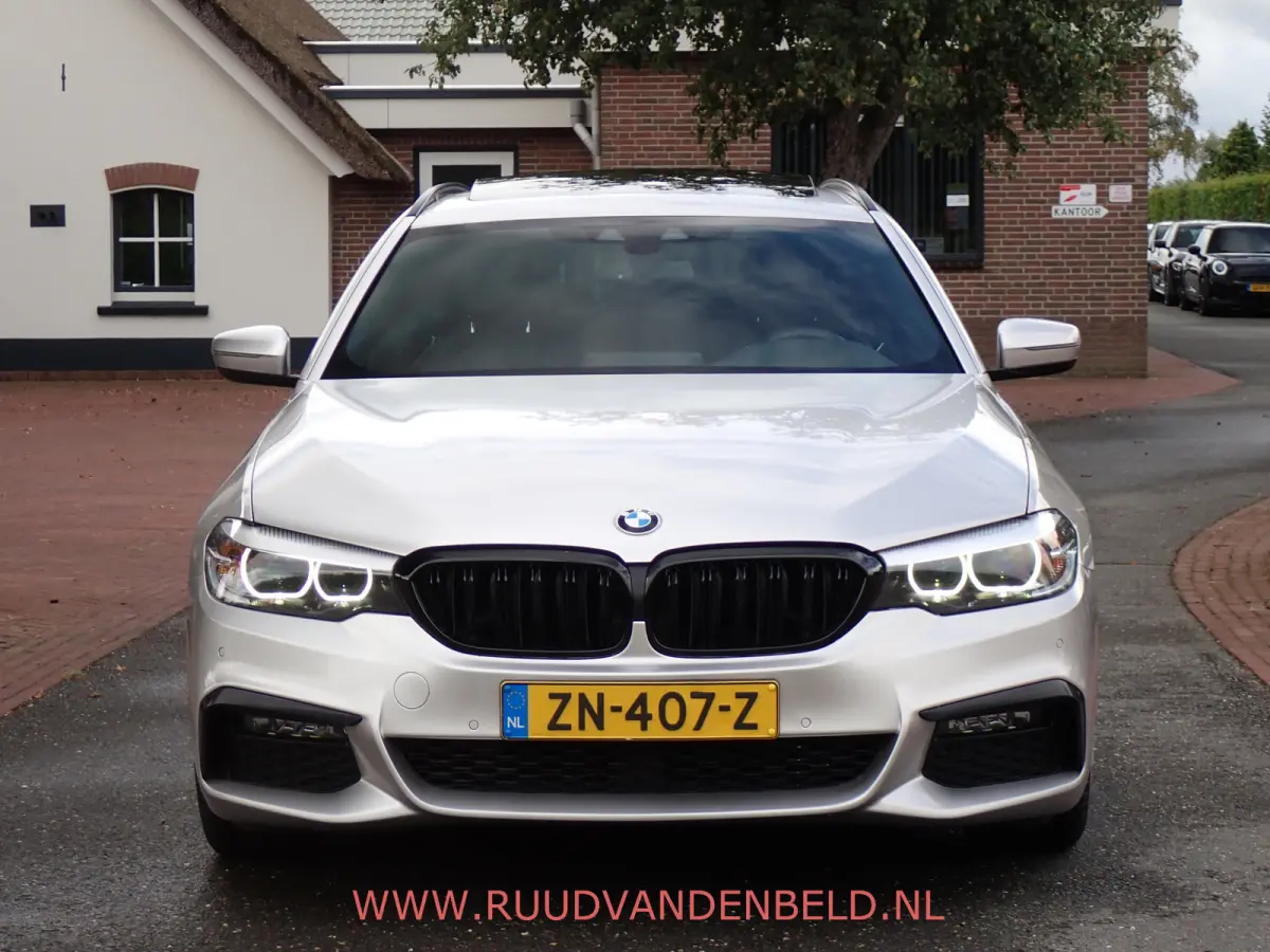 520i M-PAKKET / PANODAK / SPORTLEER / TREKHAAK