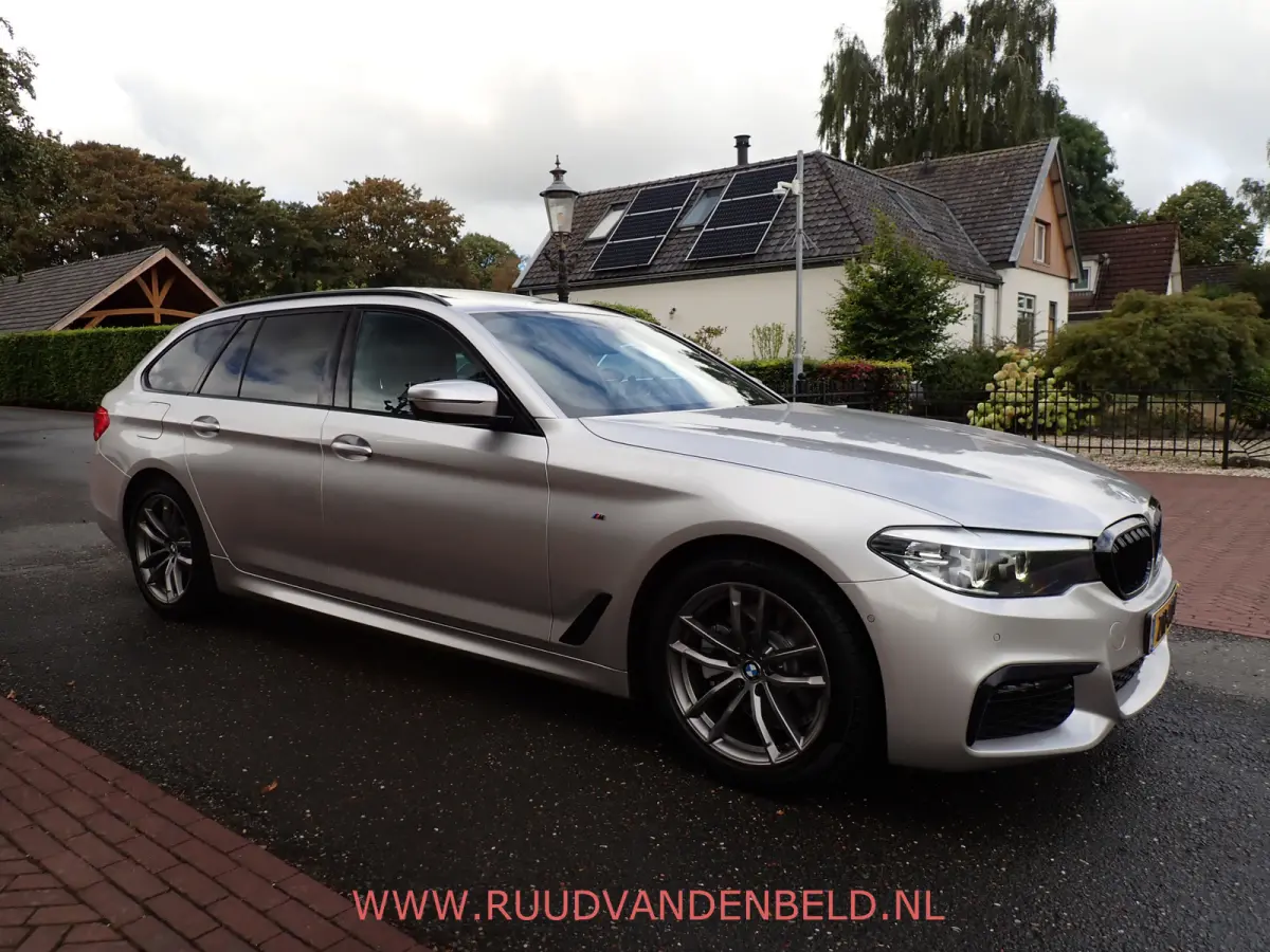 520i M-PAKKET / PANODAK / SPORTLEER / TREKHAAK