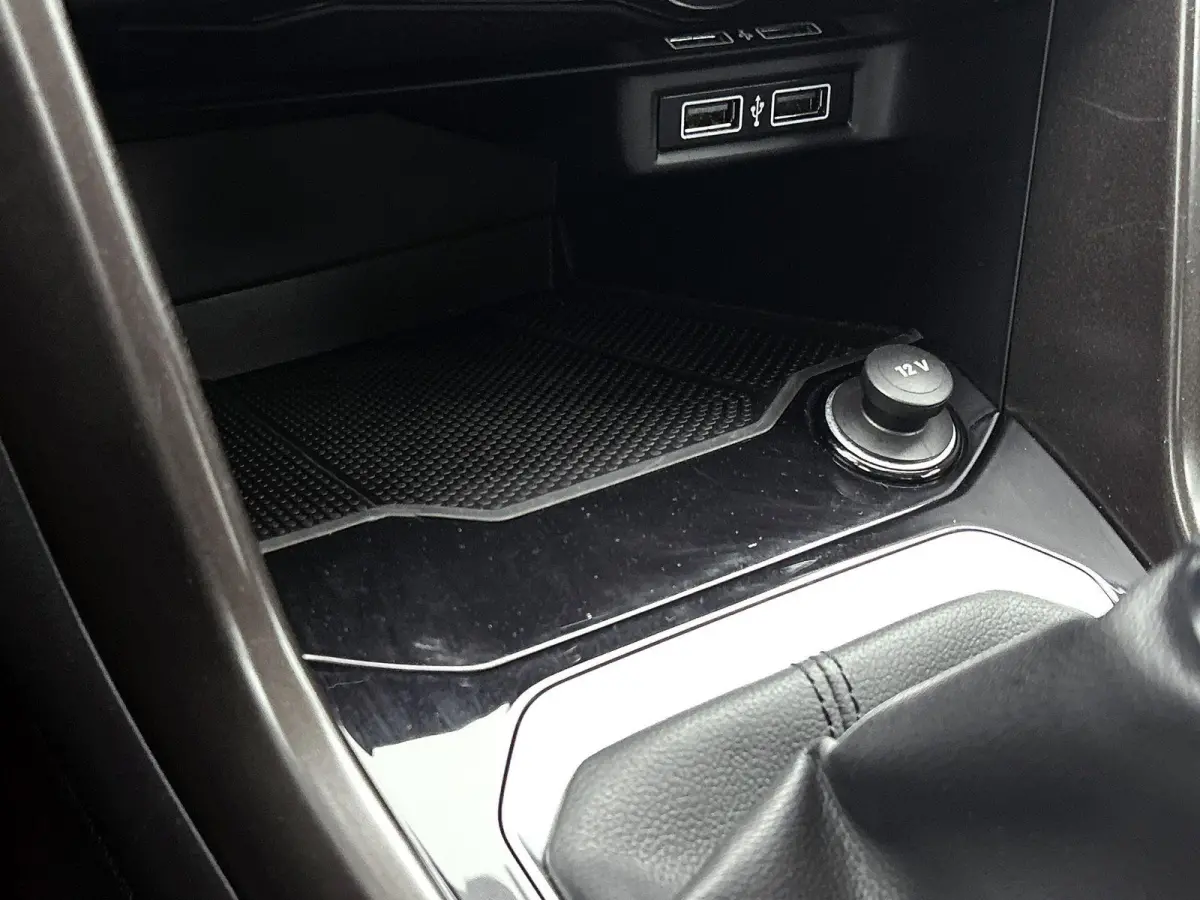 1.5 TSI Style | ACHTERUITRIJCAMERA | TREKHAAK | NAVIGATIE | APPLE CARPLAY / ANDROID AUTO | ALL SEASON BANDEN | CLIMATE CONTROL