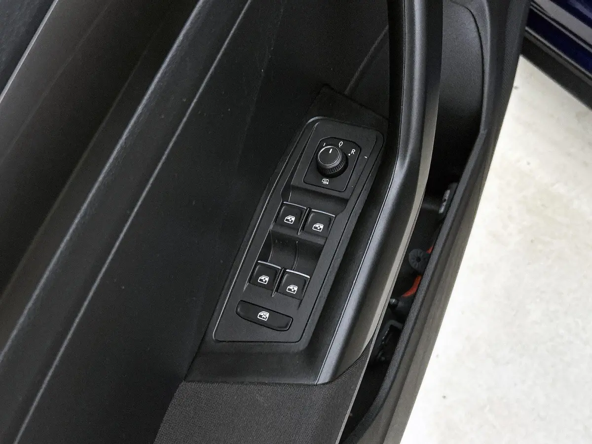 1.5 TSI Style | ACHTERUITRIJCAMERA | TREKHAAK | NAVIGATIE | APPLE CARPLAY / ANDROID AUTO | ALL SEASON BANDEN | CLIMATE CONTROL