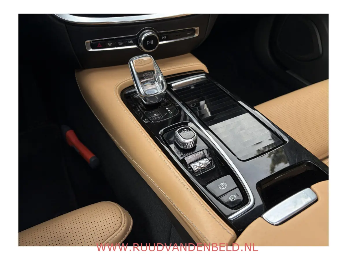 T6 Recharge AWD 84%SOH HEADUP / H&K / PANODAK /  ACC / KEYLESS / 360* / TREKHAAK